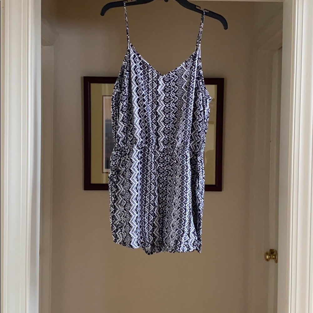 Black and White Women’s Romper with Pockets!